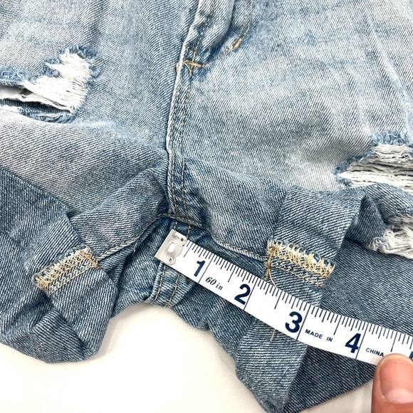 ARTICLES OF SOCIETY Distressed Denim Women Shorts Size 24 - Picture 7 of 12